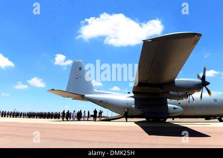 pretoria-south-africa-sandf-officials-carry-nelson-mandela-s-coffin
