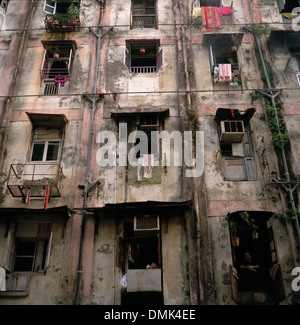 Slum housing in Mumbai Bombay in Maharashtra in India in South Asia. House Building Poverty Poor Lifestyle Ghetto Indian Urban City Slums Travel Stock Photo