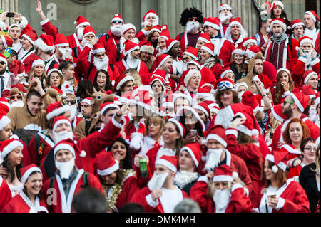 London, UK. 14th December, 2013.  Hundreds of Santas gather on the steps of St Pauls Cathedral before they march off to meet up with groups of other Santas to celebrate the annual Santacon.  Photographer: Gordon Scammell/Alamy Live News Stock Photo