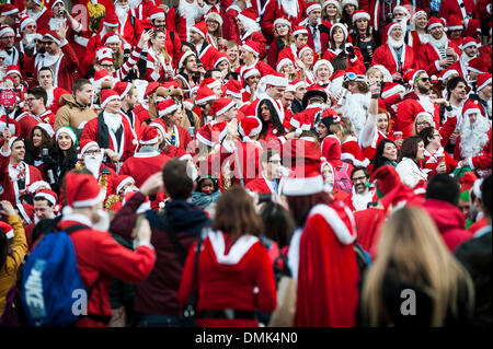 London, UK. 14th December, 2013.  Hundreds of Santas gather on the steps of St Pauls Cathedral before they march off to meet up with groups of other Santas to celebrate the annual Santacon.  Photographer: Gordon Scammell/Alamy Live News Stock Photo