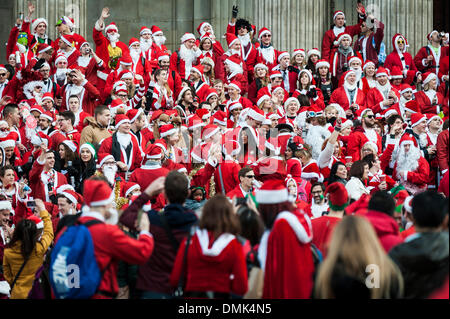 London, UK. 14th December, 2013.  Hundreds of Santas gather on the steps of St Pauls Cathedral before they march off to meet up with groups of other Santas to celebrate the annual Santacon.  Photographer: Gordon Scammell/Alamy Live News Stock Photo