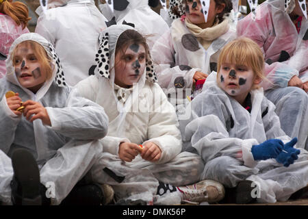 Wimborne, Dorset, UK. 14th December 2013. Crowds turn out to watch the 25th Wimborne Save The Children Christmas Parade. Girls dressed as spotty dalmatians dalmatian dogs dog. Credit:  Carolyn Jenkins/Alamy Live News Stock Photo