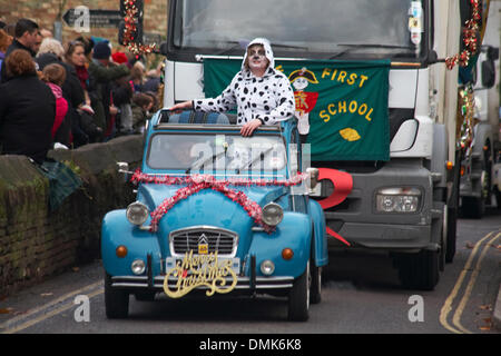 Wimborne, Dorset, UK. 14th December 2013. Crowds turn out to watch the 25th Wimborne Save The Children Christmas Parade. Citroen 2 CV 6 2CV 2CV6 Special car decorated with tinsel and Merry Christmas with passenger dressed in Dalmatian spotty dog costume. Credit:  Carolyn Jenkins/Alamy Live News Stock Photo