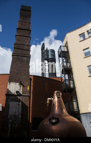 COPPER VAT AND SQUARE CHIMNEY, THE OLD JAMESON DISTILLERY, THE OLD WHISKEY DISTILLERY, BOW STREET, DUBLIN, IRELAND Stock Photo