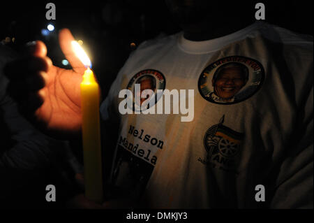 Soweto, South Africa. 15th Dec 2013. People during a night vigil for former President Nelson Mandela in Vilakazi Street on December 13, 2013 in Soweto, South Africa. 15th Dec 2013. Nelson Mandela passed away on the evening of December 5, 2013 at his home. He is laid to rest at his homestead in Qunu during a State Funeral. (Photo by Gallo Images / City Press / Lucky Nxumalo) Credit:  Gallo images/Alamy Live News Stock Photo