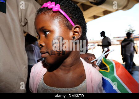 Soweto, South Africa. 15th Dec 2013. Thousands of people gathered to pay their last respects to Nelson Mandela at Orlando Stadium while he was buried in Qunu on December 15, 2013 in Soweto, South Africa. Nelson Mandela passed away on the evening of December 5, 2013 at his home. He is laid to rest at his homestead in Qunu today. (Photo by Gallo Images / Foto24 / Mary-Ann Palmer) Credit:  Gallo images/Alamy Live News Stock Photo