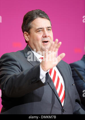Berlin, Germany. 15th Dec, 2013. SPD Press Conference with Sigmar Gabriel (SPD), SPD Chairman, and the Heads of the SPD Party at the headquarters of the SPD Party (Willy-Brandt-Haus) in Berlin. / Picture: Sigmar Gabriel (SPD), SPD Chairman, Credit:  Reynaldo Chaib Paganelli/Alamy Live News Stock Photo
