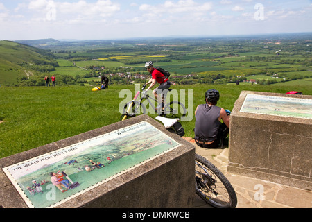 Mountainbikers on Devil's Dyke, overlooking The Weald, South Downs, near Brighton, Sussex, England, UK Stock Photo