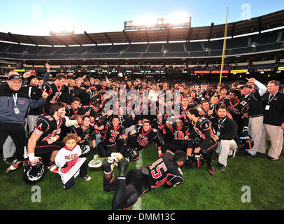 Anaheim, CA, . 7th Dec, 2013. The Huntington Beach Oilers pose for a photo after winning the CIF-SS Southwest Final Prep Football game between Newport Harbor vs. Huntington Beach at Angels Stadium in Anaheim.Huntington Beach defeats Newport Harbor 42-21 .Louis Lopez/CSM/Alamy Live News Stock Photo