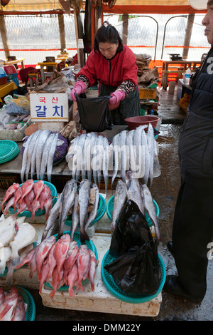Various fresh fish stand at Shijang (traditional outdoor market) - Busan, South Korea Stock Photo