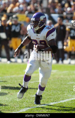 Minnesota Vikings running back Adrian Peterson (28) on the sideline during  a game against the Pittsburgh Steelers at Heinz field in Pittsburgh PA.  Pittsburgh won the game 27-17. (Credit Image: © Mark