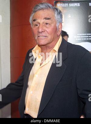 Aug. 21, 2002 - Los Angeles, CALIFORNIA, USA - PETER FALK..UNDISPUTED - PREMIERE.MANN FESTIVAL THEATER, WESTWOOD, CA.AUGUST 21, 2002. NINA PROMMER/   2002 K25862NP(Credit Image: © Globe Photos/ZUMAPRESS.com) Stock Photo