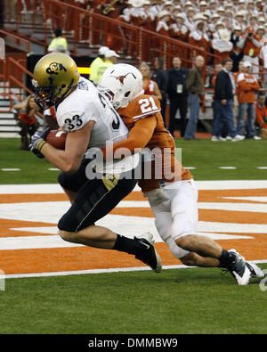 10 OCT 2009: Colorado tight end Patrick Devenny hauls in a Cody Hawkins pass from 25 yards out in front of Texas safety Blake Gideon for the first score of the game. (Credit Image: © Southcreek Global/ZUMApress.com) Stock Photo