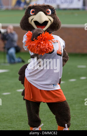 10 October 2009: Bowling Green Falcons quarterback Tyler Sheehan (13 ...