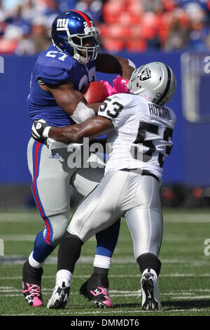 New York Giants #83 Wide Reciever Sinorice Moss receives the ball. The New  York Giants defeated the Oakland Raiders 44-7 at Giants Stadium in  Rutherford, New Jersey. (Credit Image: © Anthony Gruppuso/Southcreek