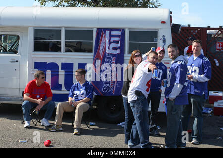 Giants fans tailgating.The New York Giants defeated the Oakland Raiders  44-7 at Giants Stadium in Rutherford, New Jersey. (Credit Image: © Anthony  Gruppuso/Southcreek Global/ZUMApress.com Stock Photo - Alamy