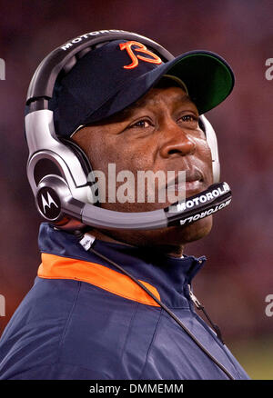 Oct 02, 2009 - San Francisco, California, U.S. - San Francisco 49ers vs Chicago Bears at Candlestick Park Thursday, November 12, 2009-- Chicago Bears head coach Lovie Smith (Credit Image: © Al Golub/ZUMApress.com) Stock Photo