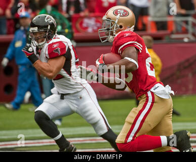 Oct 11, 2009 - San Francisco, California, U.S. - San Francisco 49ers vs Atlanta Falcons at Candlestick Park Sunday, October 11, 2009. San Francisco 49ers running back Glen Coffee #29 run by Atlanta Falcons linebacker Coy Wire #52 to make touchdown. (Credit Image: © Al Golub/ZUMApress.com) Stock Photo