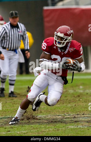 17 October 2009: Temple Owls running back Joe Jones (26) running with the ball during the NCAA football game between the Army Black Knights and the Temple Owls at Lincoln Financial Field in Philadelphia, Pennsylvania.  The Owls beat the Black Knights, 27-13. (Credit Image: © Southcreek Global/ZUMApress.com) Stock Photo