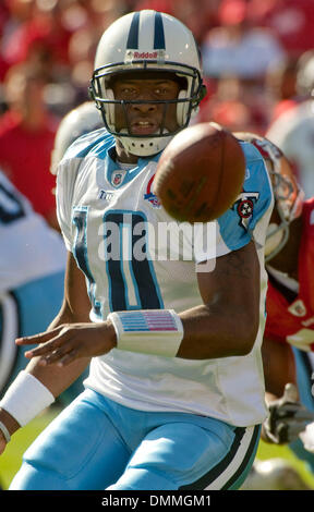 10 October 2010: Former Titans quarterback Vince Young throwing the  football. The Tennessee Titans defeated the Dallas Cowboys 34 to 27 at  Cowboys Stadium in Arlington, Texas. (Icon Sportswire via AP Images Stock  Photo - Alamy