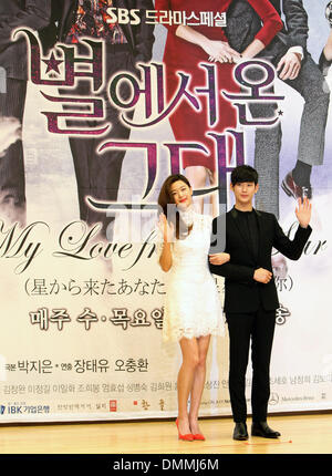 (131216) -- SEOUL, Dec. 16, 2013 (Xinhua) -- South Korean actress Jeon Ji-hyun (L) and actor Kim Soo-hyun attend a press conference for an event to promote the SBS TV drama 'My Love From the Star' in Seoul, South Korea, Dec. 16, 2013. (Xinhua/Park Jin-hee) Stock Photo