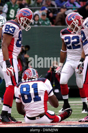 18 October 2009:Buffalo Bills wide receiver Terrell Owens (81) takes a moment to gather his thoughts in action in the NFL football game between the Buffalo Bills and New York Jets at Giants Stadium  in East Rutherford, New Jersey.  The Bills defeated the Jets 16-13 ..Mandatory Credit - Bennett Cohen / Southcreek Global Media. (Credit Image: © Southcreek Global/ZUMApress.com) Stock Photo