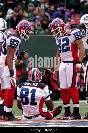 18 October 2009:Buffalo Bills wide receiver Terrell Owens (81) takes a moment to gather his thoughts in action in the NFL football game between the Buffalo Bills and New York Jets at Giants Stadium  in East Rutherford, New Jersey.  The Bills defeated the Jets 16-13 ..Mandatory Credit - Bennett Cohen / Southcreek Global Media. (Credit Image: © Southcreek Global/ZUMApress.com) Stock Photo