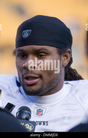 18 October 2009:  Cleveland Browns Josh Cribbs (16) following the NFL football game between the Cleveland Browns and Pittsburgh Steelers at Heinz Field in Pittsburgh, Pennsylvania.  The Steelers defeated the Browns 27-14.  Mandatory Credit - Frank Jansky / Southcreek Global Media. (Credit Image: © Southcreek Global/ZUMApress.com) Stock Photo