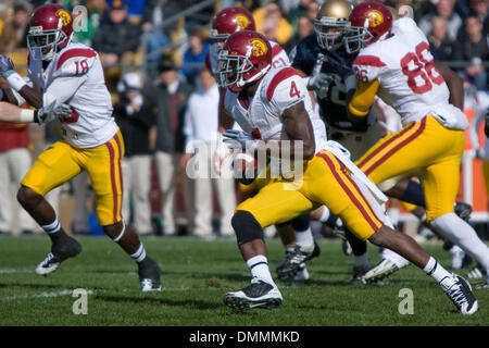 17 October 2009:  USC Trojans Joe McKnight (4) runs the football during the NCAA college football game between the USC Trojans and the Notre Dame Fighting Irish at Notre Dame Stadium in Notre Dame, Indiana.  The Trojans beat the Fighting Irish 34-27..Mandatory Credit: Frank Jansky / Southcreek Global  (Credit Image: © Southcreek Global/ZUMApress.com) Stock Photo