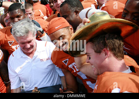 17 October 09: Texas quarterback Colt McCoy tries the Golden Hat on for size as Coach Mack Brown and Texas players look on. (Credit Image: © Southcreek Global/ZUMApress.com) Stock Photo