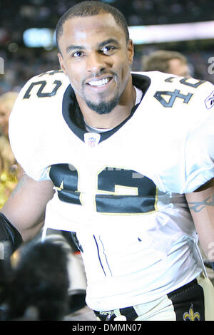 Darren Sharper #42 of the New Orleans Saints defends against the  Philadelphia Eagles Stock Photo - Alamy