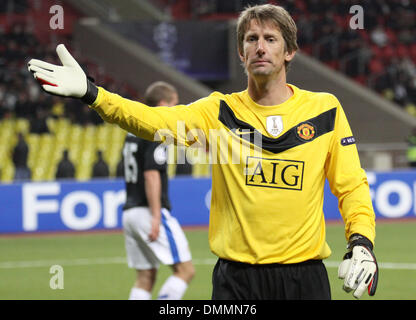 Oct 21, 2009 - Moscow, Russia - UEFA Champions League match between CSKA Moscow and Manchester United PICTURED: Manchester United goalkeeper EDWIN VAN DER SAR. (Credit Image: © PhotoXpress/ZUMA Press) Stock Photo