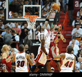 Miami---Heatrd12c----NBA basketball with the Cleveland Cavaliers visiting the Miami Heat at the American Airlines Arena.  Cleveland superstar LeBron James goes airborne as Miami's Jermaine O'Neal meets him at the basket on defense.            Robert Duyos,  Sun Sentinel  (Credit Image: © Sun-Sentinel/ZUMApress.com) Stock Photo