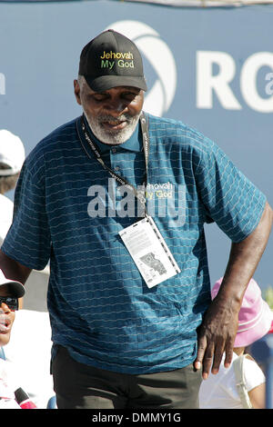 21 August 2009: USA's Serena Williams father Richard watches as his daughter defeats Czech Lucie Safarova in two-sets during the quarter finals at the Women's Rogers Cup tennis played at the Rexall Centre, York University in Toronto, ON. (Credit Image: © Southcreek Global/ZUMApress.com) Stock Photo