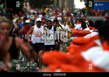 Nov 01, 2009 - New York, New York, USA - More than 40,000 runners run in the 2009 New York City Marathon. (Credit Image: © Mehmet Demirci/ZUMA Press) Stock Photo