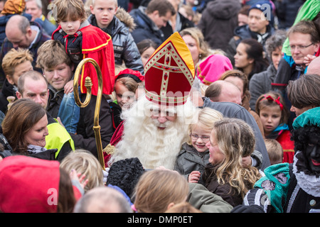 Netherlands, Loosdrecht, Saint Nicholas eve on 5 December. Sinterklaas greeting children and parents Stock Photo