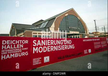 Hamburg, Germany. 16th Dec, 2013. A view of the Deichtorhallen in Hamburg, Germany, 16 December 2013. The Deichtorhallen will celebrate their 25th anniversary in 2014 with an exhibition of contemporary Chinese art. Photo: MAJA HITIJ/dpa/Alamy Live News Stock Photo