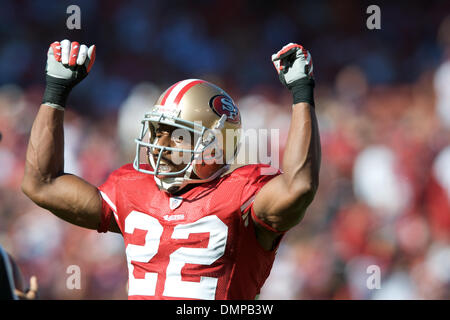 September 20, 2010; San Francisco, CA, USA; San Francisco 49ers linebacker  Takeo Spikes (51) during the third quarter against the New Orleans Saints  at Candlestick Park. New Orleans defeated San Francisco 25-22 Stock Photo -  Alamy