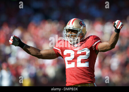 September 20, 2010; San Francisco, CA, USA; San Francisco 49ers linebacker  Takeo Spikes (51) during the third quarter against the New Orleans Saints  at Candlestick Park. New Orleans defeated San Francisco 25-22 Stock Photo -  Alamy