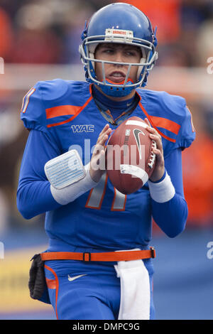 Oct. 31, 2009 - Boise, Idaho, U.S - 31 October 2009: Boise State's Kellen Moore (11) drops back to pass during  first half action in the game between #6 ranked Boise State Broncos and the San Jose State Spartans being played at Bronco Stadium in Boise, ID. Boise State defeated San Jose State 45-7. (Credit Image: © Stanley Brewster/Southcreek Global/ZUMApress.com) Stock Photo