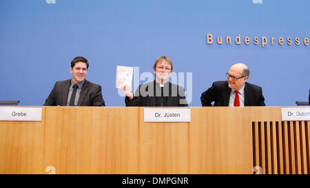 Berlin, Germany. 16th Dec, 2013. Prelate Dutzmann, Ev. Chairman of the GKKE and Plenipotentiary of the Council of the EKD.Prelate Juesten, Catholic Chairman of GKKE and Commissioner of the German bishops, and.Jan Grebe, President of the Section arms exports GKKE, on the subject 'Arms export report 2013 of the joint conference church and development (GKKE)' at House of the Federal press conference in Berlin. Credit:  ZUMA Press, Inc./Alamy Live News Stock Photo