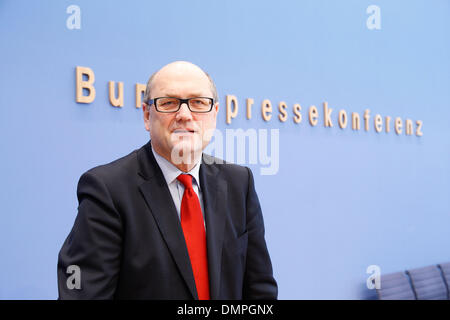 Berlin, Germany. 16th Dec, 2013. Prelate Dutzmann, Ev. Chairman of the GKKE and Plenipotentiary of the Council of the EKD.Prelate Juesten, Catholic Chairman of GKKE and Commissioner of the German bishops, and.Jan Grebe, President of the Section arms exports GKKE, on the subject 'Arms export report 2013 of the joint conference church and development (GKKE)' at House of the Federal press conference in Berlin. / Picture: Prelate Dr. Martin Dutzmann, Ev. Chairman of the GKKE and Plenipotentiary of the Council of the EKD. Credit:  ZUMA Press, Inc./Alamy Live News Stock Photo