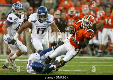 Bowling Green running back Willie Geter (1) .carries the ball during game action.  Boise State University, of the Western Athletic Conference, at Bowling Green State University, of the Mid-American Conference, at Doyt Perry Stadium in Bowling Green, Ohio.  Boise State defeated Bowling Green 49-14. (Credit Image: © Scott Grau/Southcreek Global/ZUMApress.com) Stock Photo