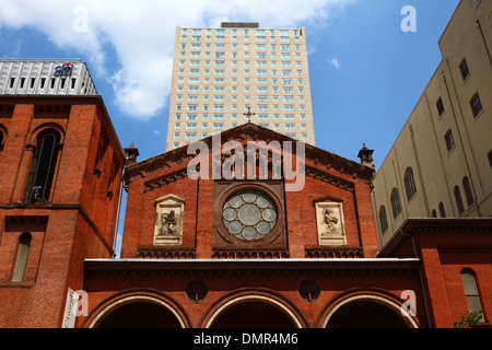 St Paul's Protestant Episcopal church / Old St. Paul's Church and Embassy Suites Baltimore Downtown hotel, Baltimore, Maryland, USA Stock Photo