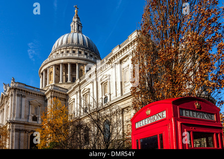 St Paul's Cathedral and Traditional Red Telephone Box, London, England Stock Photo