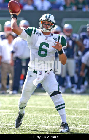 Mark Sanchez #6 quarterback of the New York Jets Stock Photo - Alamy