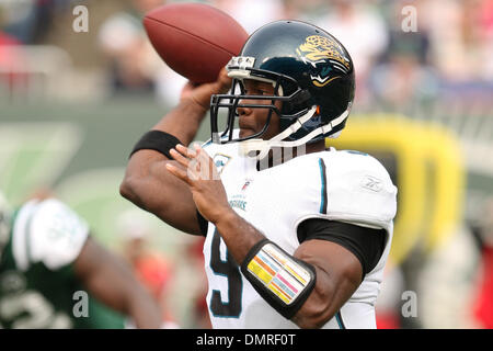 Jaguars quarterback #9 David Garrard with the ball.The Jaguars defeated the  Jets 24-22 at Giants Stadium, Rutherford, New Jersey. (Credit Image: ©  Anthony Gruppuso/Southcreek Global/ZUMApress.com Stock Photo - Alamy