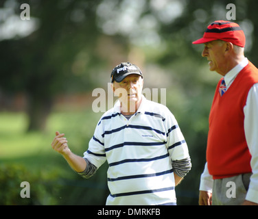 Jasper Carrot Len Goodman Farmfoods British Par Three Pro AM Celebrity Golf competition being held at Nailcote Hall - Day 2 Stock Photo