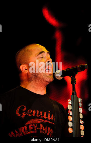 ENT: SEPT 22 Staind lead vocalist Aaron Lewis during their concert in ...