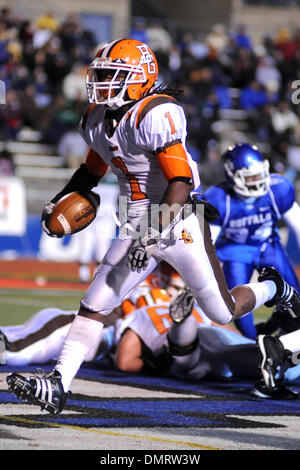 Bowling Green running back Willie Geter (1) scores on a goal line play in the second quarter against Buffalo. Buffalo lost the game to Bowling Green 30-29 Tuesday night at UB Stadium in Buffalo, NY. (Credit Image: © Michael Johnson/Southcreek Global/ZUMApress.com) Stock Photo